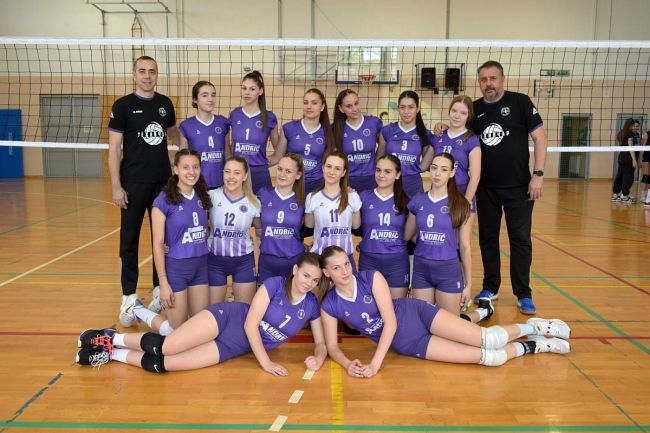 aaaPlasirale se u top 8 u Srbiji - juniorke Tehničara